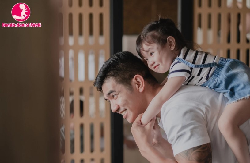 Ayah, Cinta Pertama Anak Perempuannya: Menjadi Teladan dalam Keluarga